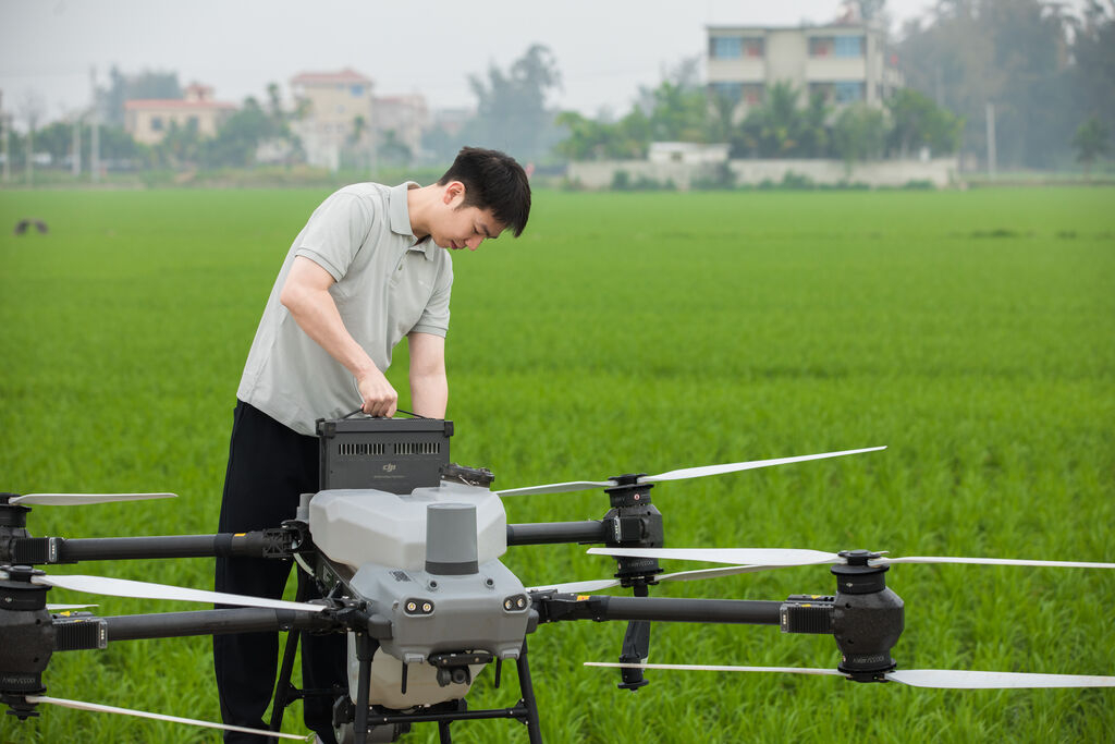 Mendukung Drone Sprayer di Lapangan
